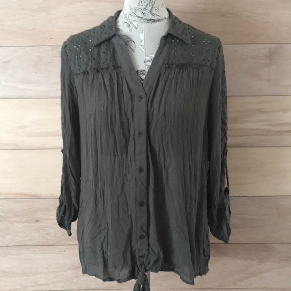 🆕 Knox Dusty Olive Button Top M